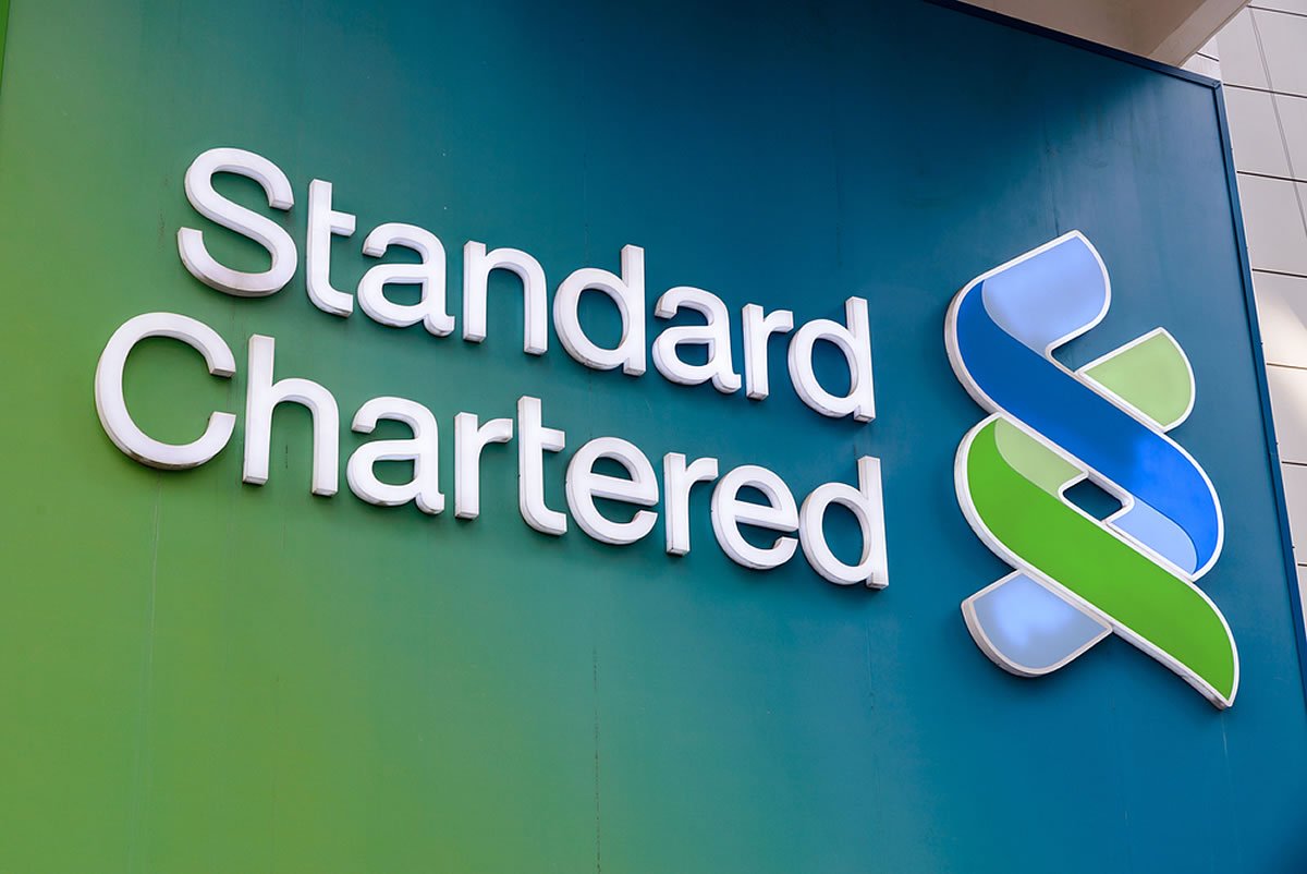 Standard Chartered has reportedly set a long-term $100 target for Uniswap by 2030, tied to rapid growth in tokenized real-world assets.