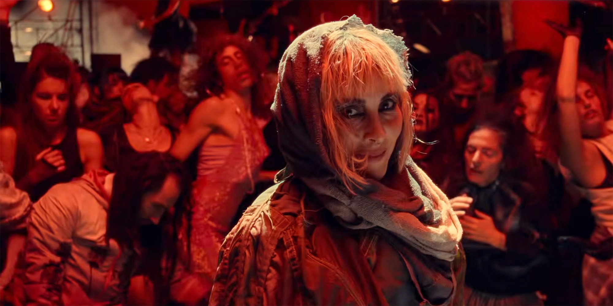 "We can each other." "Cool." Focus Features has revealed the first official trailer for a sci-fi thriller movie called Hot Spot, the latest from Polish filmmaker Agnieszka Smoczyńska, best known for the films The Lure, Fugue, and The Silent Twins. This is a P…