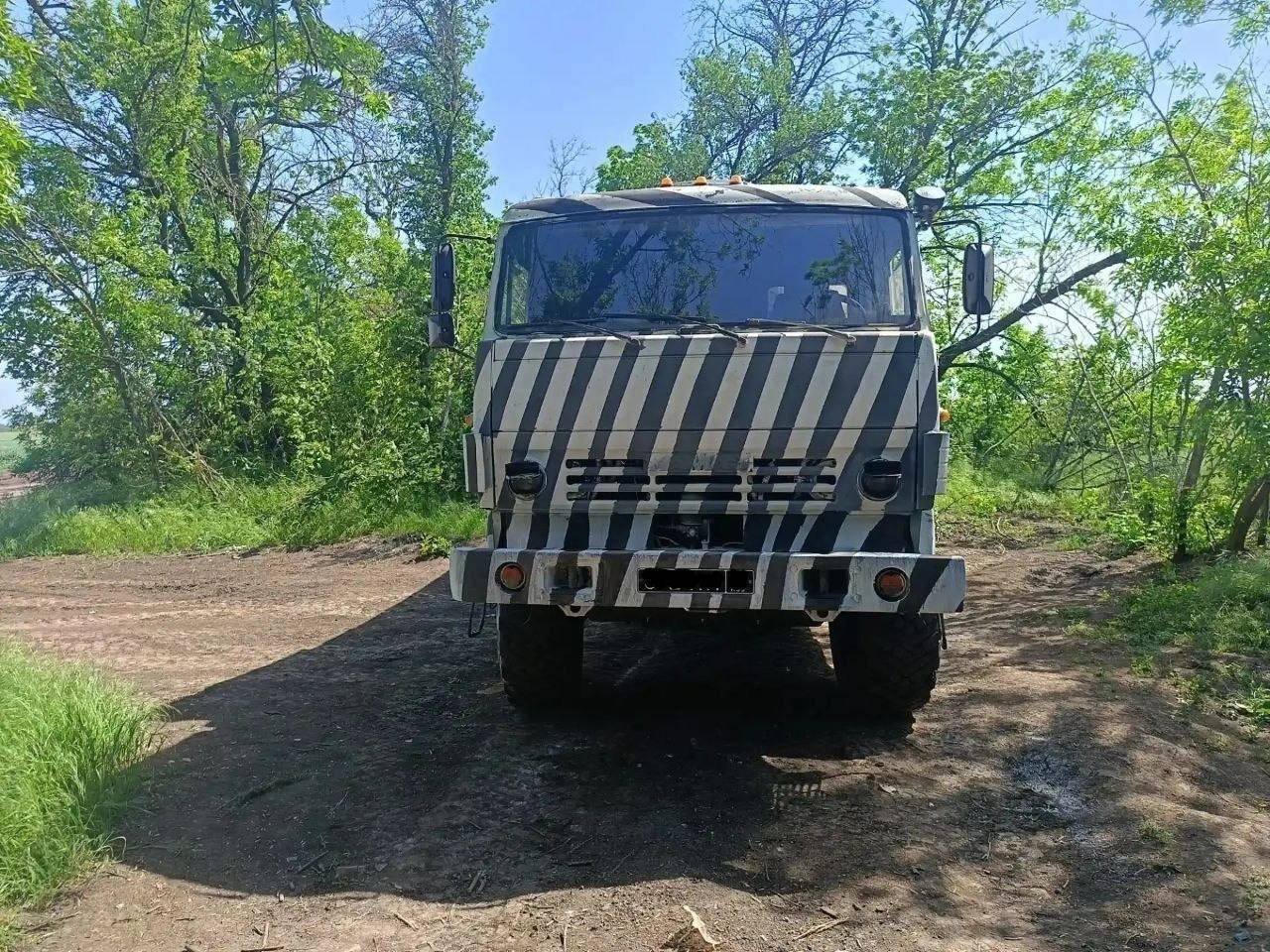 The Russian military is using the 'ancient' "Dazzle" camouflage techniques to make its trucks and armored vehicles harder to hit by Ukraine's deadly AI-controlled drones.
The post Russia Uses WWI-Era Zebra Camouflage to Protect Its Vehicles from AI-Powered Ka…
